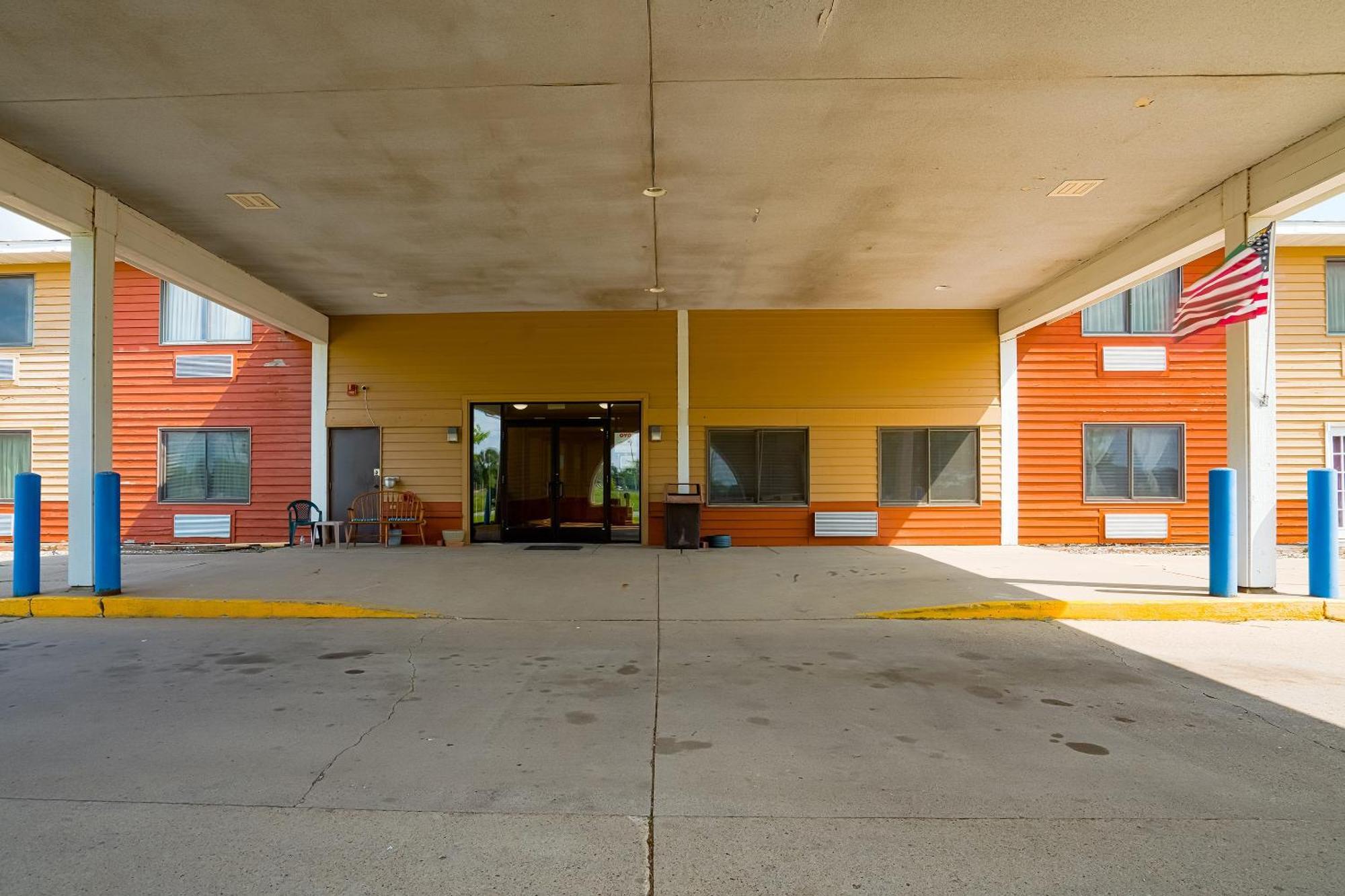 Oyo Hotel Redwood Falls Near Jackpot Casino Exterior photo
